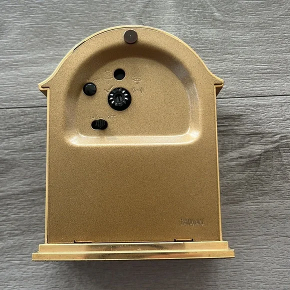 Vintage Linden Alarm Clock - Picture 2 of 14